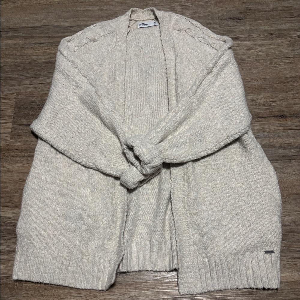 Hollister Women's Cream cardigan